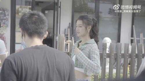 《我被美女包围了!》最新幕后花絮:沈彗星笑靥如花