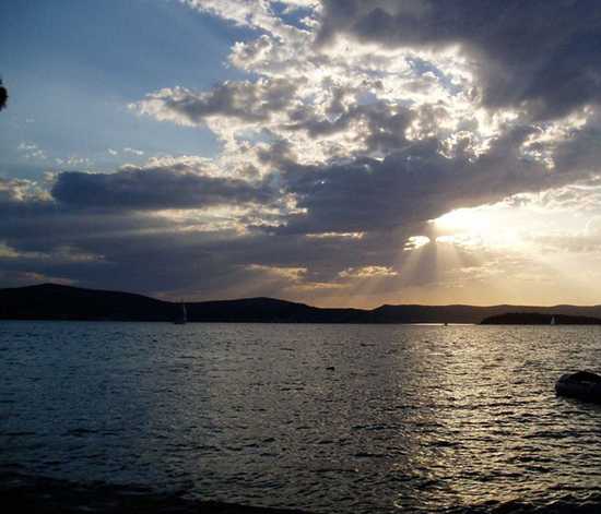 Photoshop照片合成:大海与小船