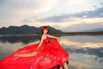 应该选择婚纱影楼还是摄影工作室拍婚纱照?