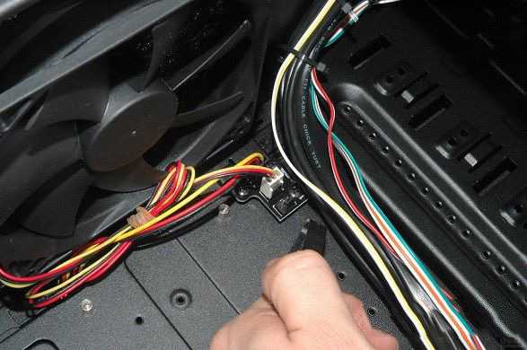 机箱风扇电源怎么接主板 机箱风扇接主板还是电源?